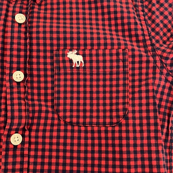 2 x Kids dress shirts, selling both together. Size 7/8. Blue & red,long sleeve - Picture 4 of 8